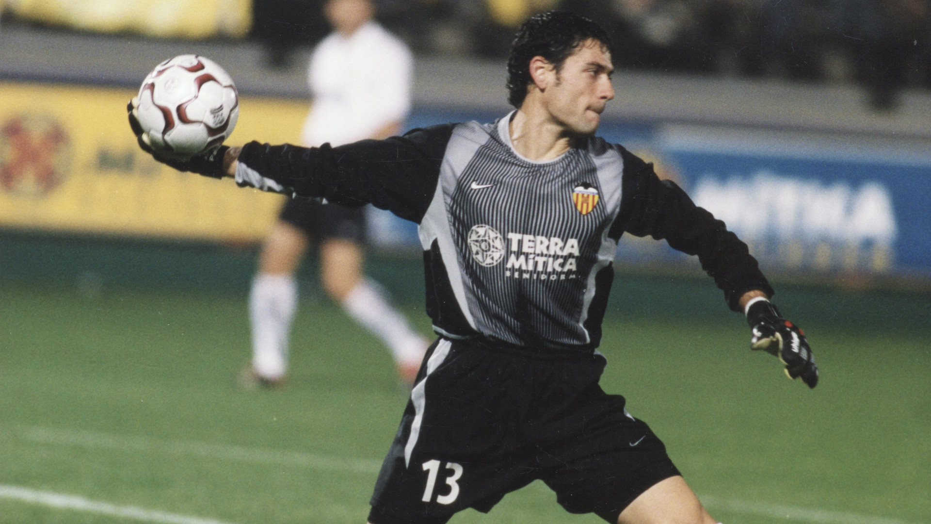 前瓦伦门将：阿吉雷扎巴拉缺少自信，相信球队能回到正轨