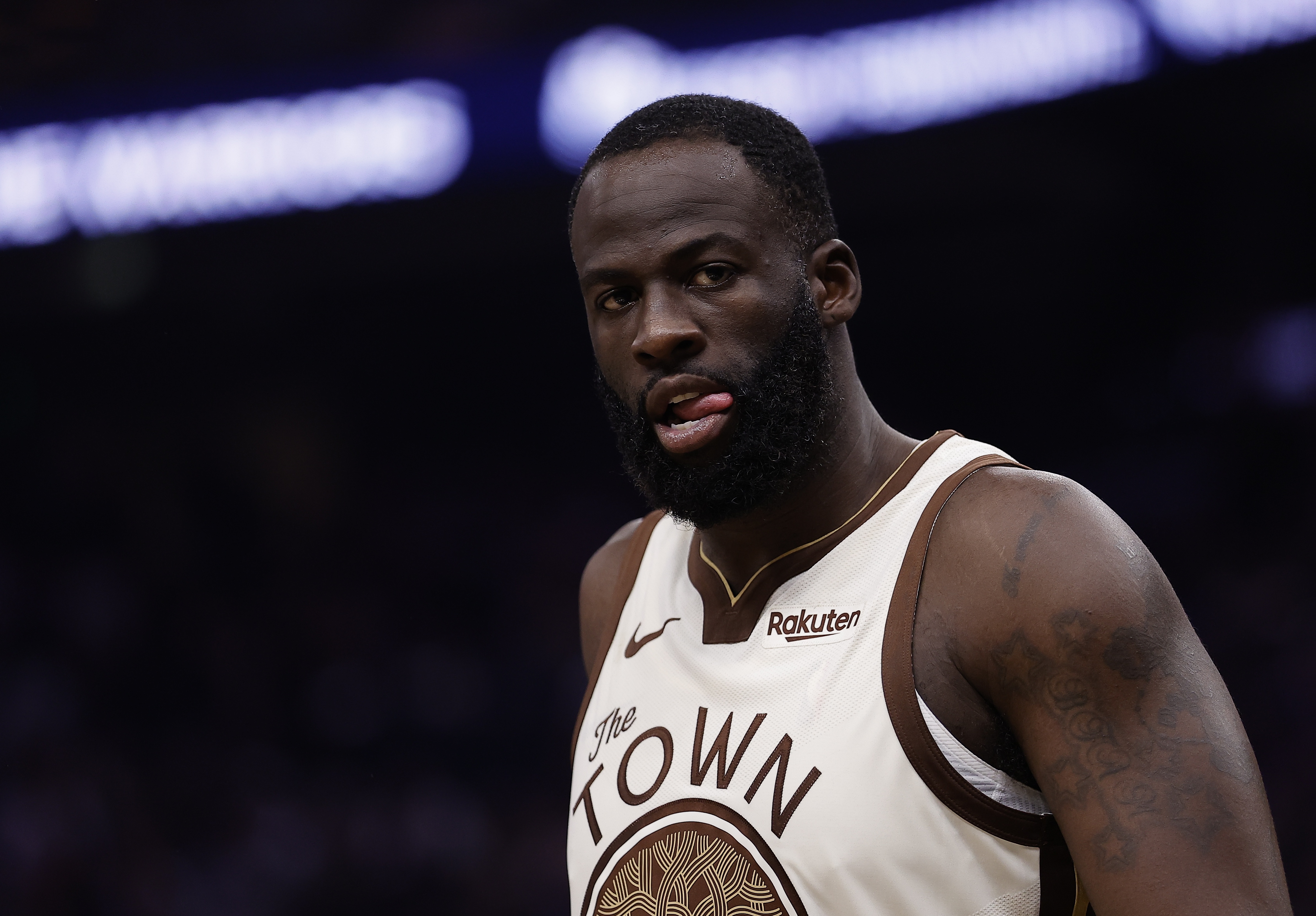 最快足球比數直播-追梦霍福德本赛季同场时进攻效率98 防守效率111.6 净效率-13.6